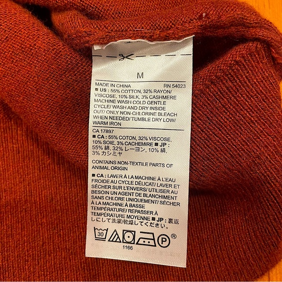 Banana Republic Men’s Maroon V Neck Sweater - Picture 4 of 5